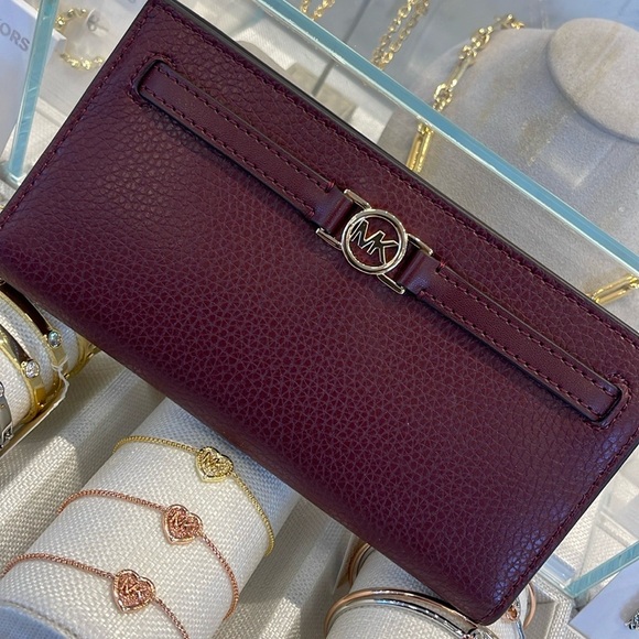 Michael Kors Reed Large Bifold Pebbled Leather Snap Wallet Card Case 
Oxblood - Picture 15 of 16